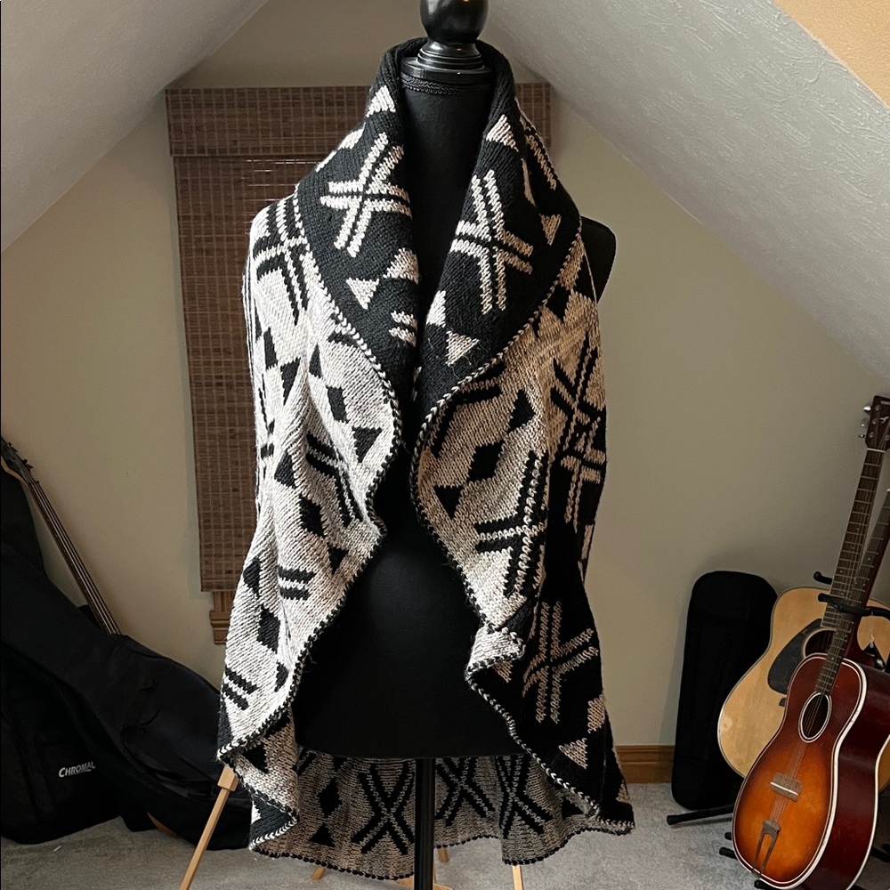 JohnPaulRichard Black and Gray Geometric Cardigan